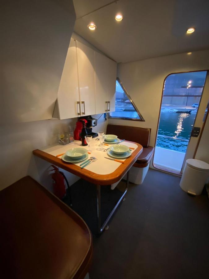 Amazing Boat To Sleep In Barcelona Hotell Sant Adria de Besos Eksteriør bilde