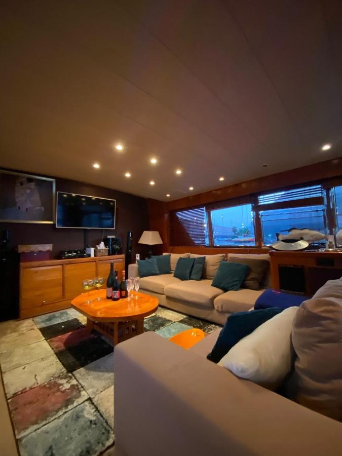 Amazing Boat To Sleep In Barcelona Hotell Sant Adria de Besos Eksteriør bilde