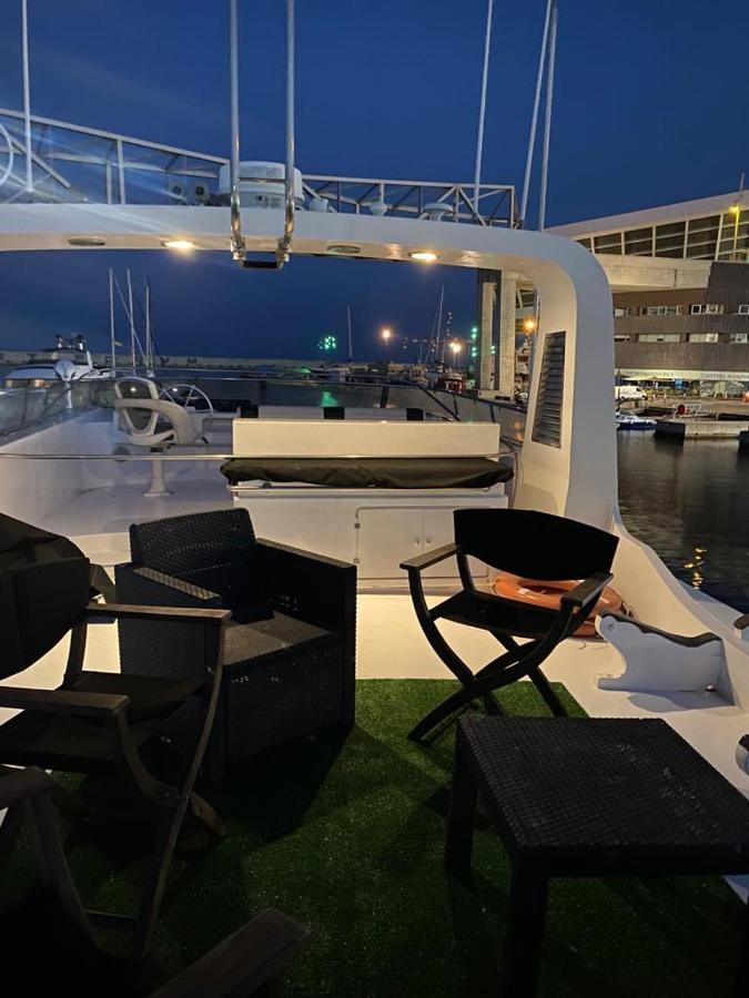 Amazing Boat To Sleep In Barcelona Hotell Sant Adria de Besos Eksteriør bilde