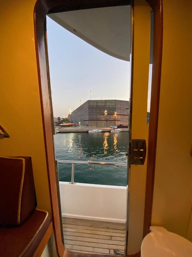 Amazing Boat To Sleep In Barcelona Hotell Sant Adria de Besos Eksteriør bilde