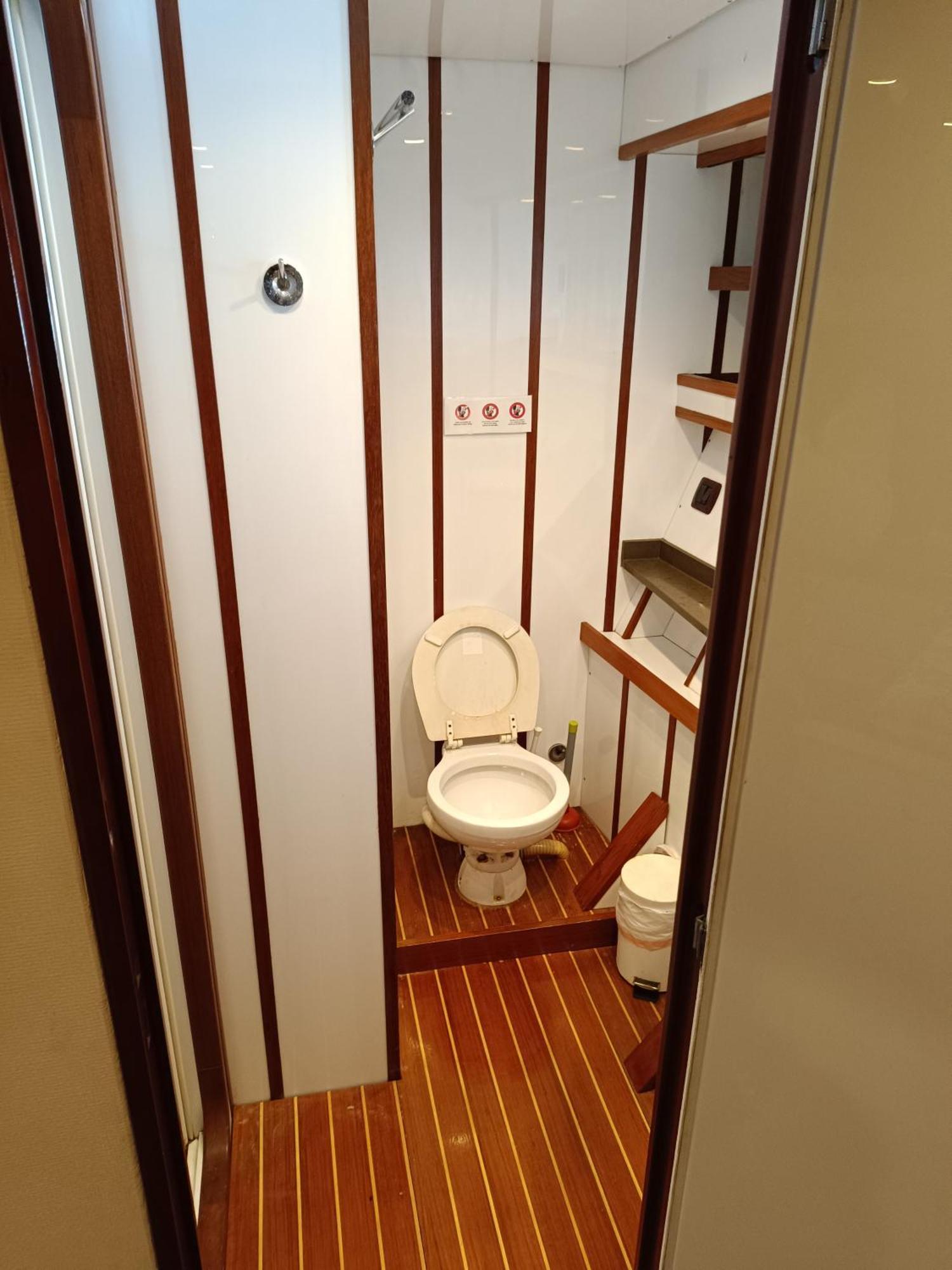 Amazing Boat To Sleep In Barcelona Hotell Sant Adria de Besos Eksteriør bilde