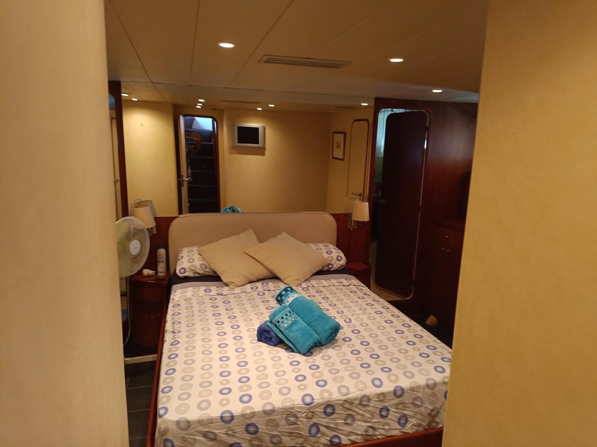 Amazing Boat To Sleep In Barcelona Hotell Sant Adria de Besos Eksteriør bilde